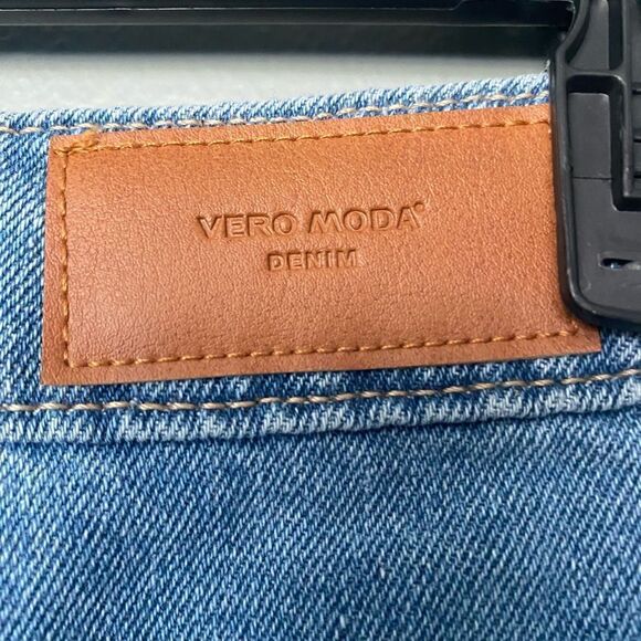 NWOT Vero Moda Denim button fly Jean Shorts M - Picture 4 of 8